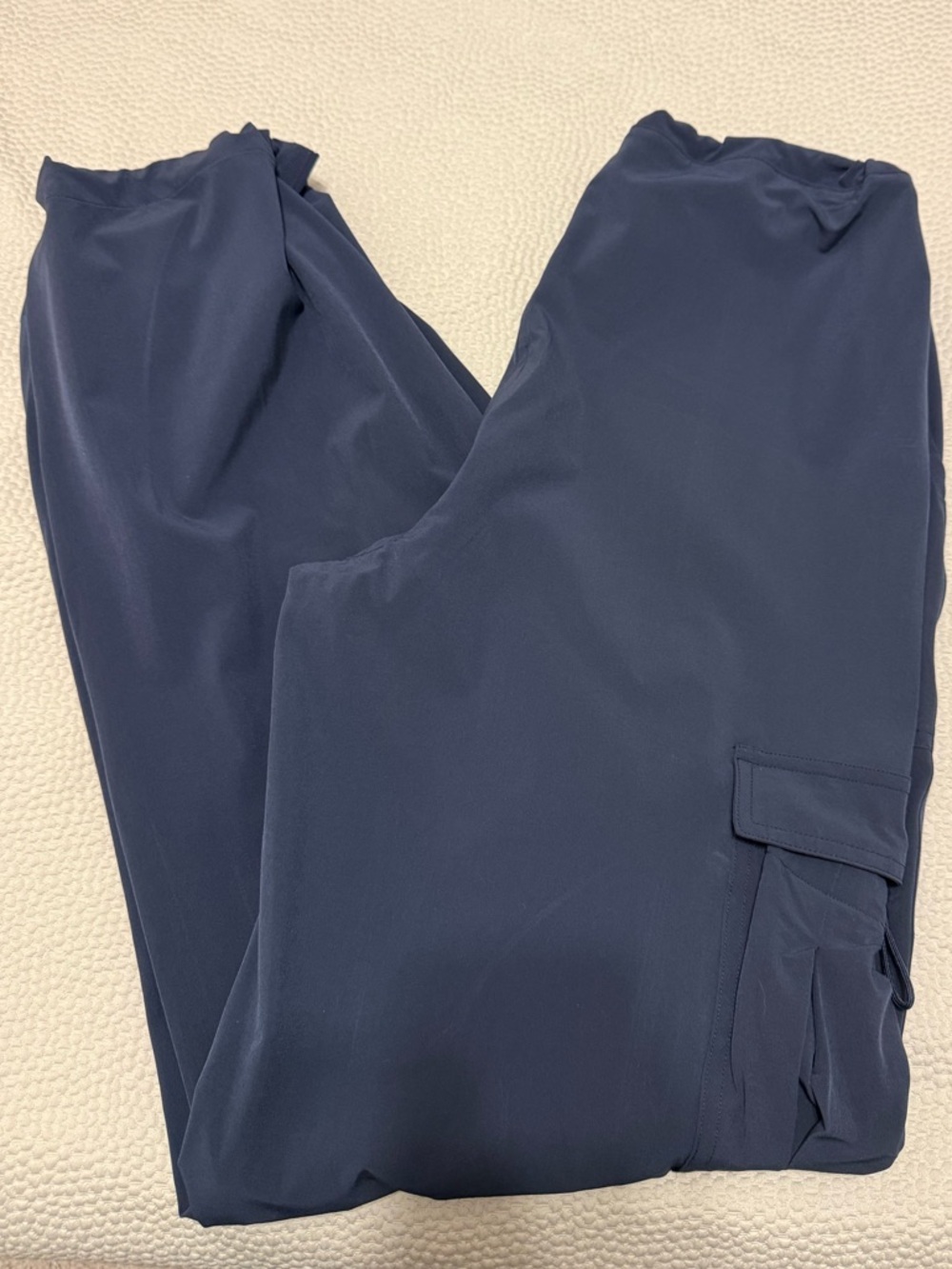 NWOT Alo Navy Cargo Pocket Wide-Leg Pants